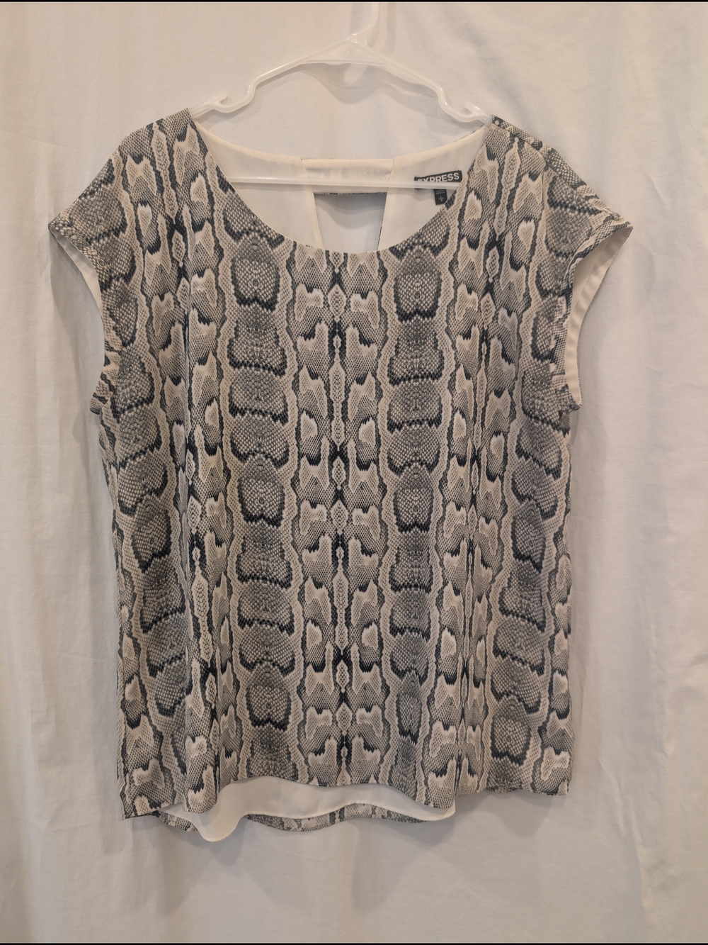 Express Women’s Snake-Print Cap-Sleeve Blouse in Grey
